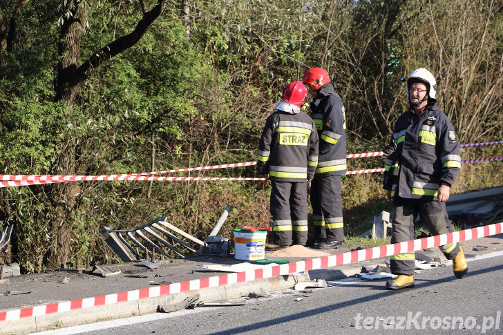 Tir wpadł do rzeki Jasiołka w Cergowej