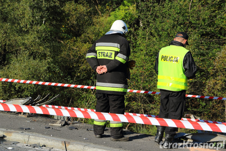 Tir wpadł do rzeki Jasiołka w Cergowej