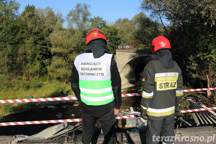 Tir wpadł do rzeki Jasiołka w Cergowej