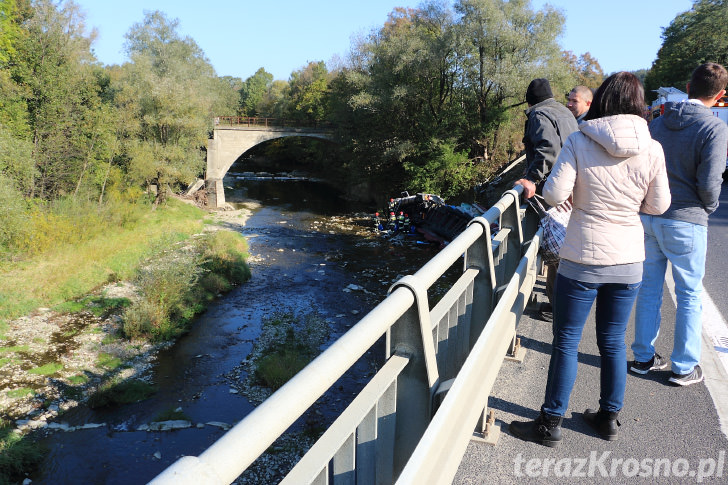 Tir wpadł do rzeki Jasiołka w Cergowej