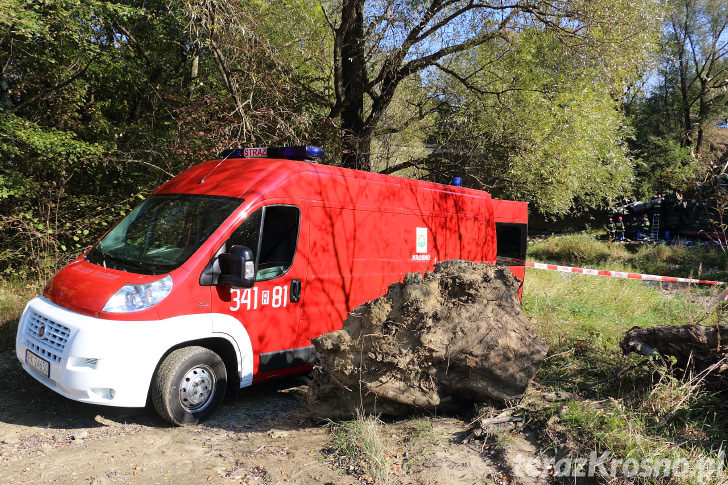 Tir wpadł do rzeki Jasiołka w Cergowej