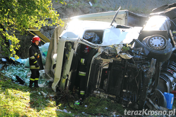 Tir wpadł do rzeki Jasiołka w Cergowej