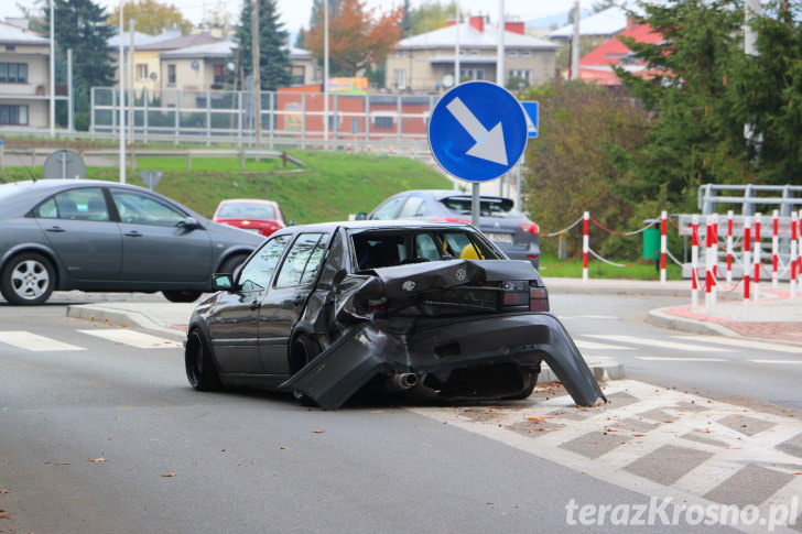 Wjechała w zaparkowany samochód