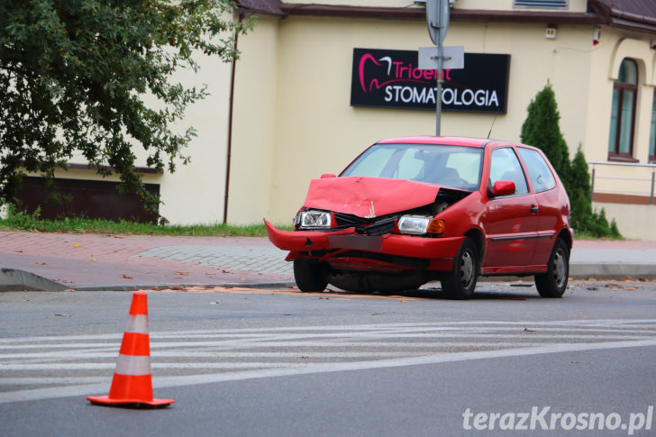 Wjechała w zaparkowany samochód