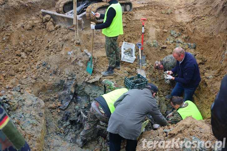 Wydobywanie wraku samolotu Junkers Ju 87 Stuka. Dzień 2