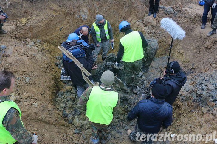 Wydobywanie wraku samolotu Junkers Ju 87 Stuka. Dzień 2