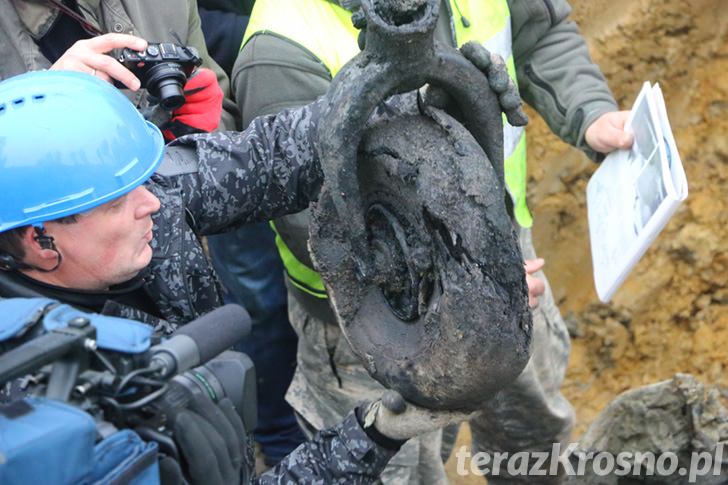 Wydobywanie wraku samolotu Junkers Ju 87 Stuka. Dzień 2