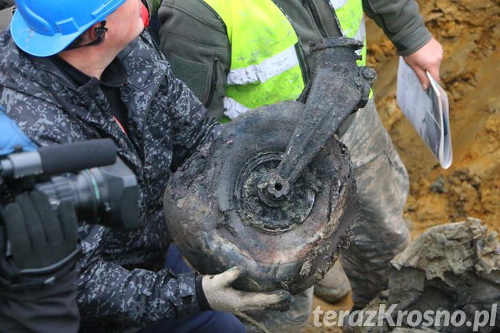 Wydobywanie wraku samolotu Junkers Ju 87 Stuka. Dzień 2