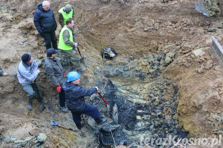 Wydobywanie wraku samolotu Junkers Ju 87 Stuka. Dzień 2