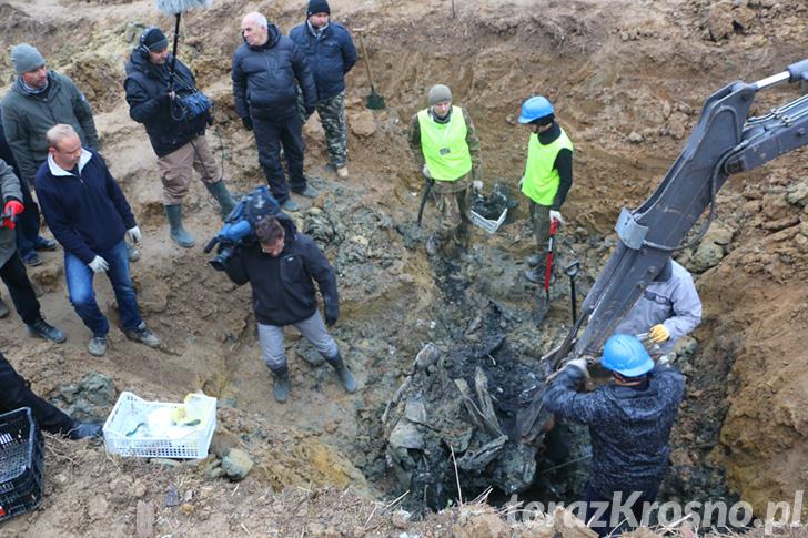 Wydobywanie wraku samolotu Junkers Ju 87 Stuka. Dzień 2