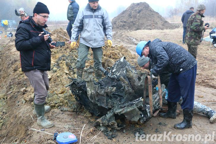 Wydobywanie wraku samolotu Junkers Ju 87 Stuka. Dzień 2