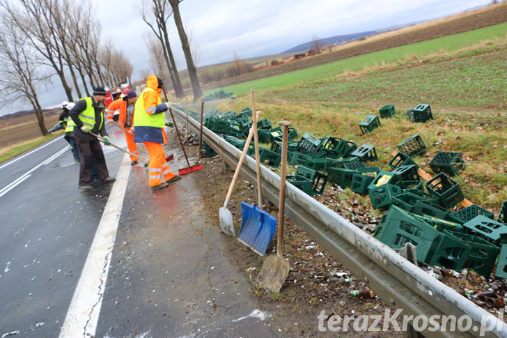 Z tira wysypały się butelki z piwem