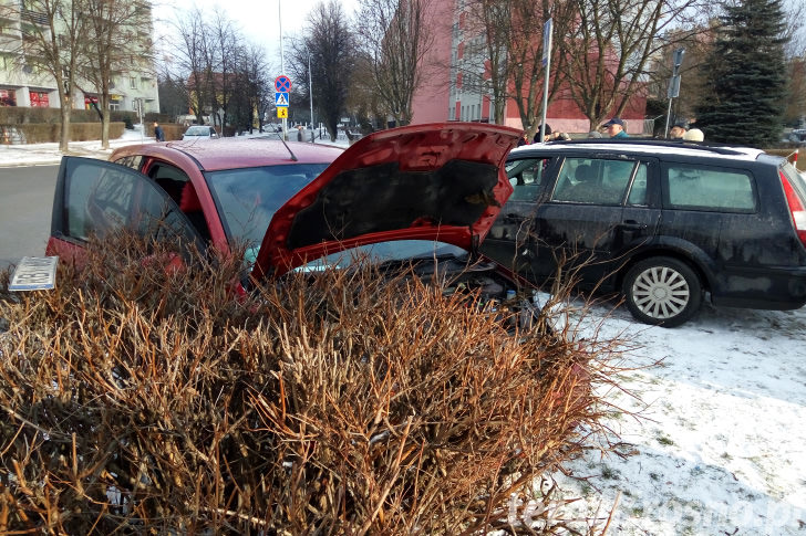 Kolizja na skrzyż. ul. Mickiewicza i Bohaterów Westerplatte w Krośnie