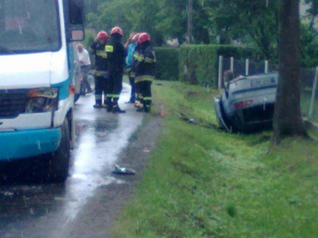 Zderzenie busa z osobówka w Świerzowej Polskiej